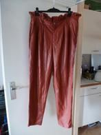 RAINBOW imitatie leer broek STEENROOD 44 -GRATIS zend, Verzenden, Maat 42/44 (L), Zo goed als nieuw, Lang