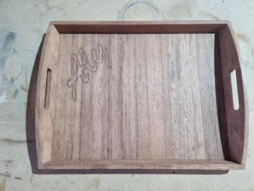 Dienblad met eigen naam gelaserd - Loods66B, Huis en Inrichting, Woonaccessoires | Dienbladen, Nieuw, Hout, Ophalen