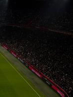 (Gezocht) 2 Ajax seizoenkaarten naast elkaar (overname), Tickets en Kaartjes, Seizoenskaart, Eén persoon, Augustus