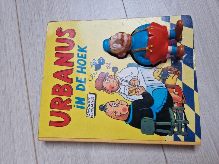 urbanus in de hoek 1989 willy linthout met pop figuur, Boeken, Humor, Zo goed als nieuw, Verhalen, Ophalen of Verzenden