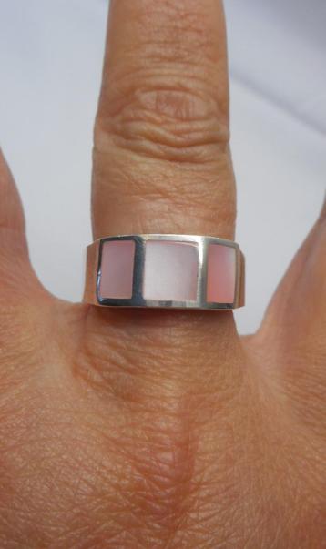 Zilveren massieve ring met roze parelmoer maat 17 nr.590 beschikbaar voor biedingen
