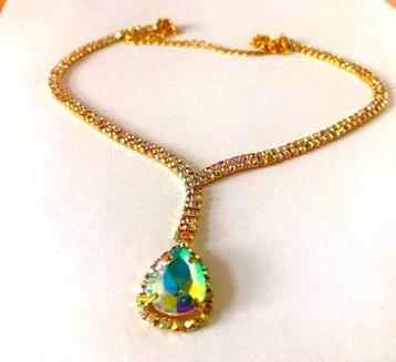 Prachtige lucite ketting Aurora Borealis coating beschikbaar voor biedingen