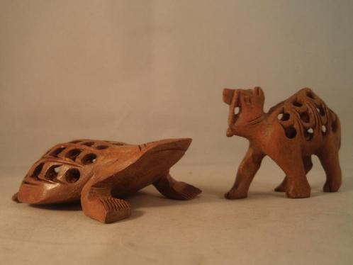 B451 Handgesneden houten geperforeerde schildpad kameel jong, Antiek en Kunst, Kunst | Beelden en Houtsnijwerken, Ophalen of Verzenden