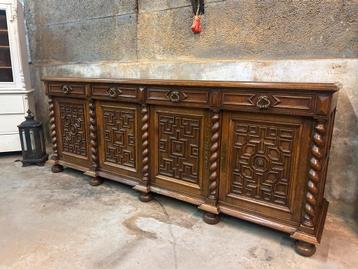 Zeer uniek antiek eiken dressoir / 260 cm breed beschikbaar voor biedingen