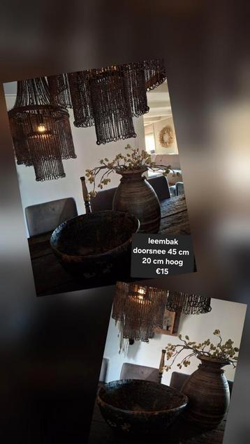 Leemmand mand lemen mand sober beschikbaar voor biedingen