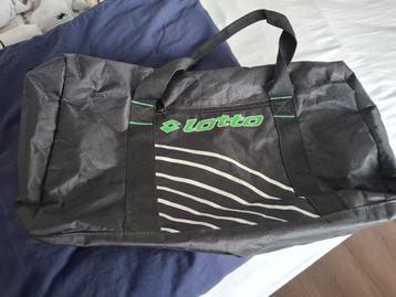 Voetbal tas lotto beschikbaar voor biedingen