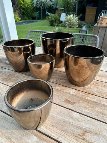 Bloempotten set van 7 beschikbaar voor biedingen