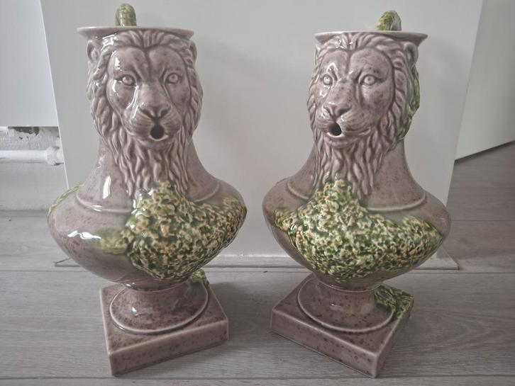 Bordallo Pinheiro Vase Lion the Meaning 2 stuks, Antiek en Kunst, Antiek | Keramiek en Aardewerk, Ophalen