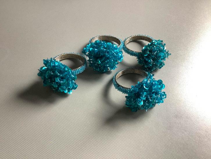 4 leuke servetringen met palletten en kraaltjes blauw, Huis en Inrichting, Keuken | Servies, Nieuw, Overige typen, Overige stijlen