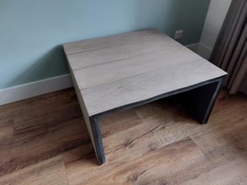 STOERE en  STEVIGE salontafel (s) beschikbaar voor biedingen