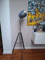 Stoere blauw/grijze staande lamp - Industrieel, Huis en Inrichting, Lampen | Vloerlampen, Ophalen of Verzenden, Zo goed als nieuw