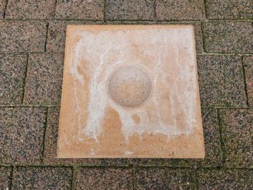 Knikkertegel beton - 30 x 30 cm beschikbaar voor biedingen