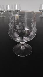 5 kristallen schnaps glaasjes, tak en bloem gegraveerd. 1980, Ophalen of Verzenden, Zo goed als nieuw, Borrel- of Shotglas