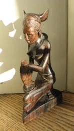 Balinese vrouw houtsnijwerk vintage, Antiek en Kunst, Kunst | Beelden en Houtsnijwerken, Ophalen of Verzenden