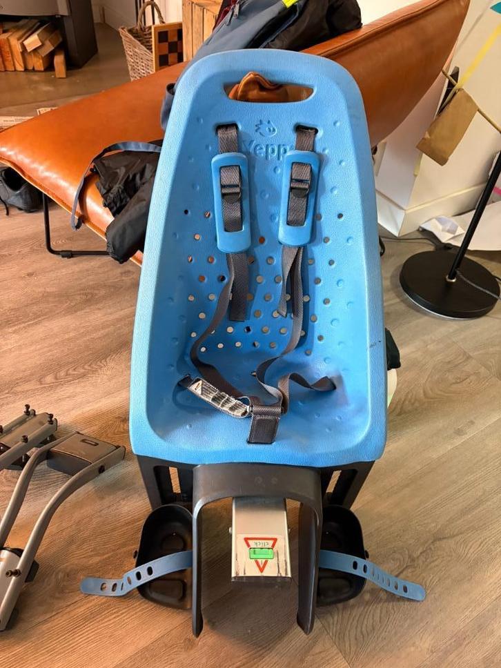 PRIJS VERLAAGD: Yepp - Fietsstoeltje Achter - Blauw, Fietsen en Brommers, Fietsaccessoires | Fietsstoeltjes, Zo goed als nieuw