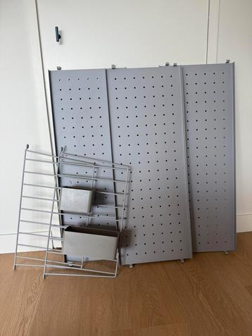 String Furniture metal wandrek beschikbaar voor biedingen