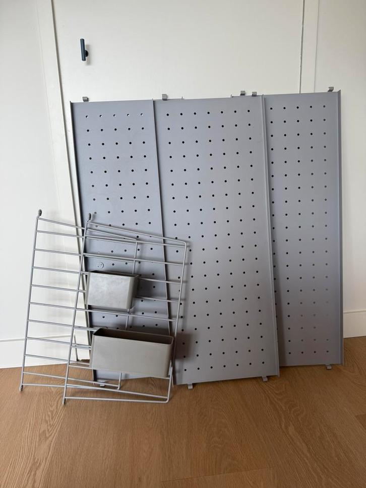 String Furniture metal wandrek, Huis en Inrichting, Kasten | Stellingkasten, Gebruikt, Ophalen