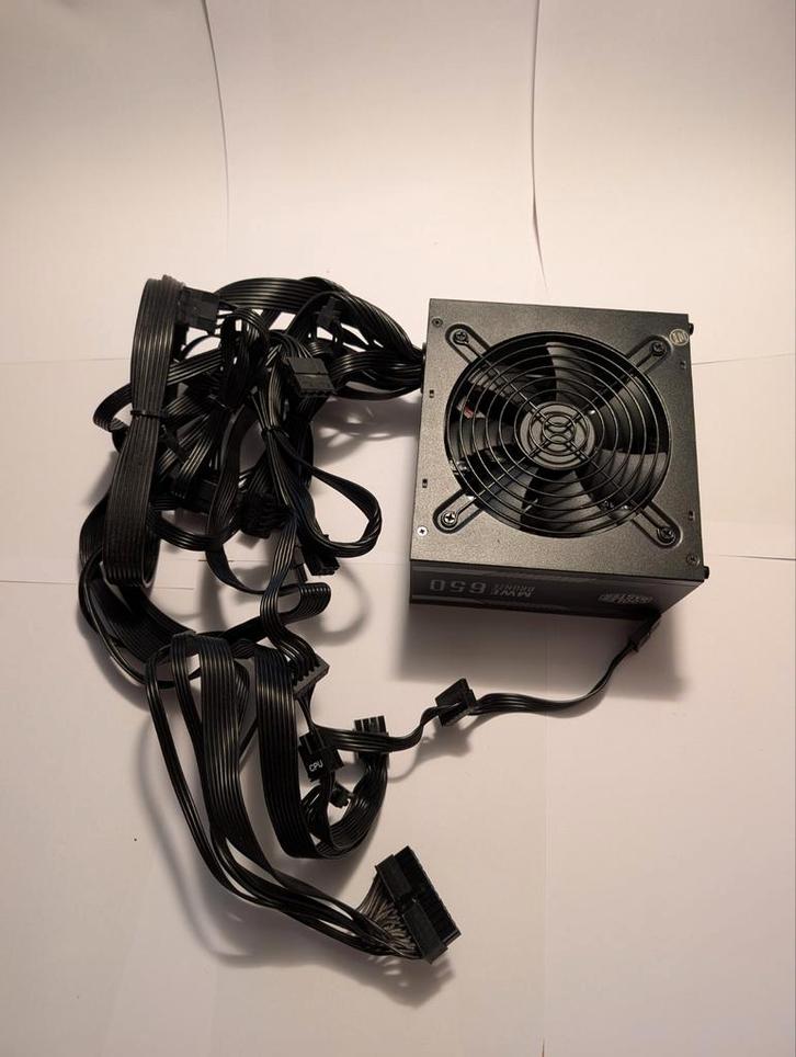 Cooler Master MWE Bronze 650W Voeding, Computers en Software, Interne voedingen, Ophalen of Verzenden