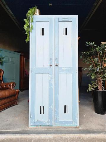 Antieke Duitse houten lockerkast vintage linnenkast kast  beschikbaar voor biedingen