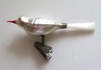 Oude Kerstbal: Vogel 23 op knijper: zilver met rode snavel, Diversen, Kerst, Ophalen of Verzenden