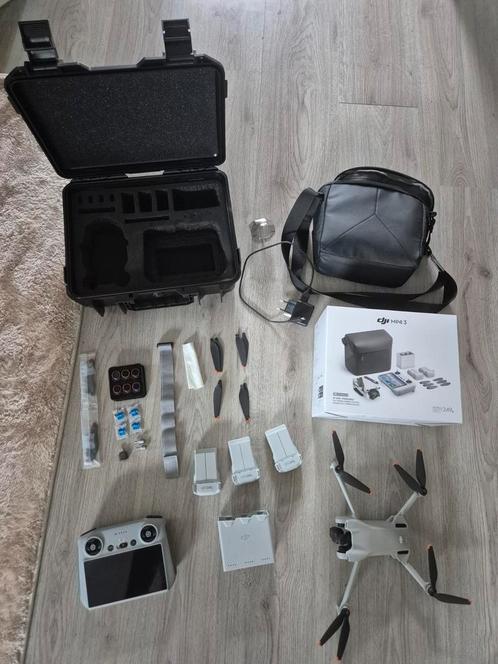 DJI Mini 3 fly more combo met extra's NIEUW, Audio, Tv en Foto, Drones, Zo goed als nieuw, Ophalen of Verzenden