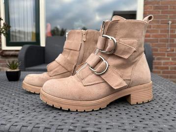 Suede enkellaarzen beschikbaar voor biedingen