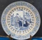 Pijp rokende man.  Wandbord.  Franz Anton.  Ca 1930. 24 cm., Antiek en Kunst, Antiek | Wandborden en Tegels, Ophalen