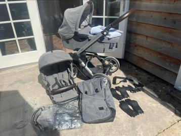 Kinderwagen - Mutsy Evo - zeer complete set beschikbaar voor biedingen