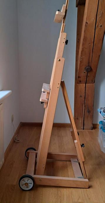 Schilders ezel. Hout. In hoogte verstelbaar. Gebruikt.  beschikbaar voor biedingen