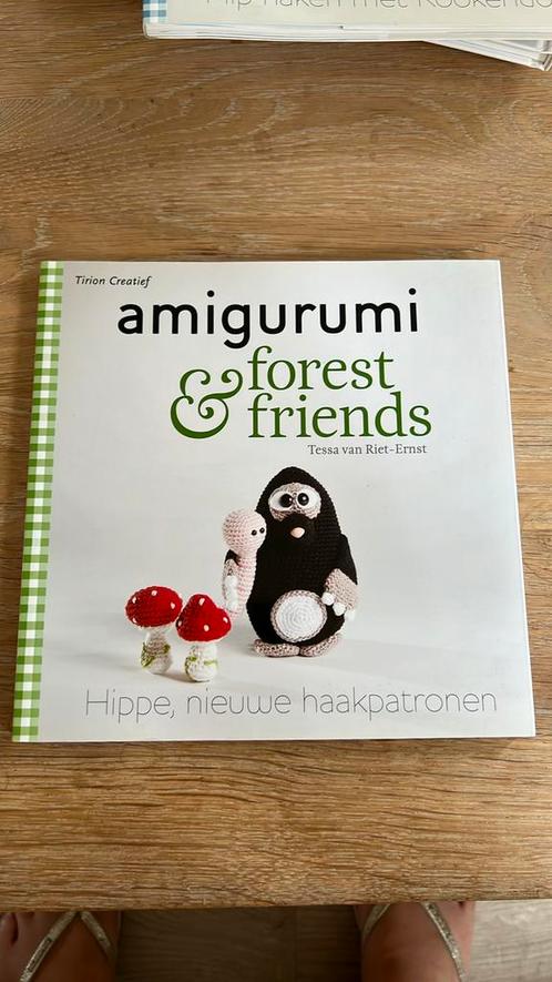Tessa van Riet-Ernst - Amigurumi en forest friends, Hobby en Vrije tijd, Breien en Haken, Nieuw, Haken, Patroon of Boek, Ophalen of Verzenden