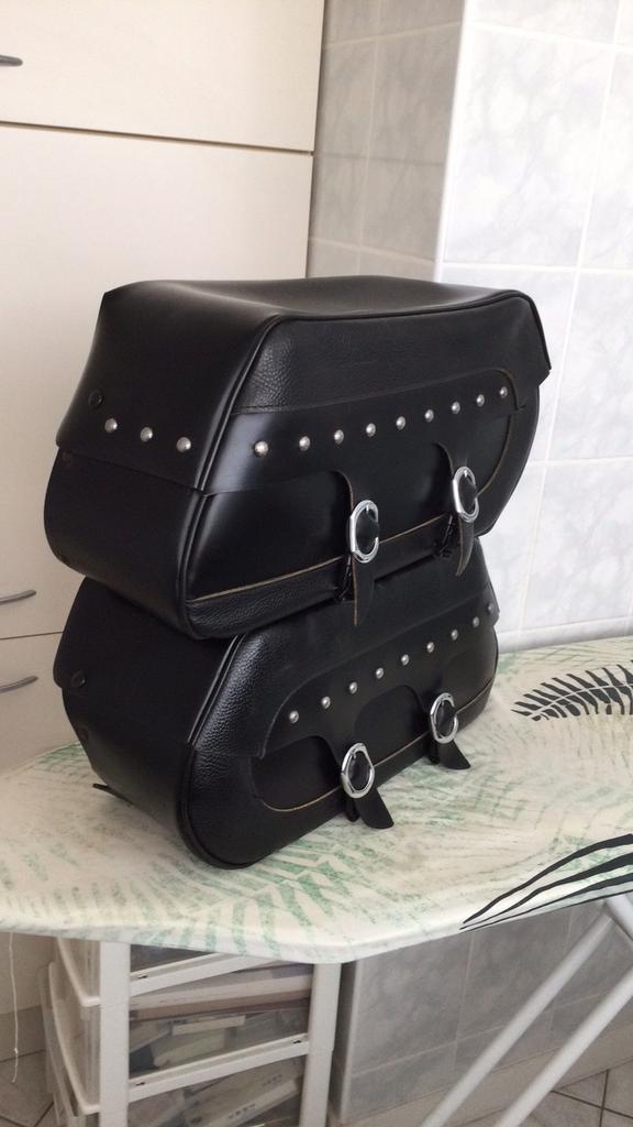 Suzuki motortassen leder compleet, Motoren, Accessoires | Koffers en Tassen, Zo goed als nieuw, Ophalen