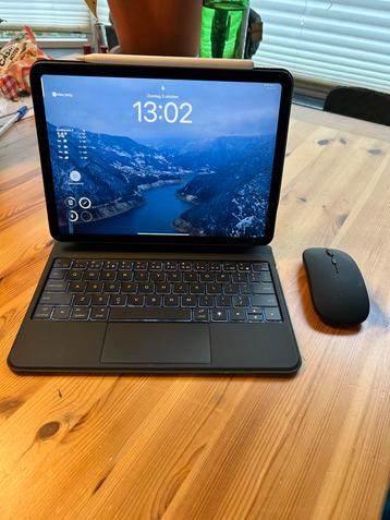 iPad Air M1 64GB Spacegrey + Pencil 2 + Toetsenbord beschikbaar voor biedingen