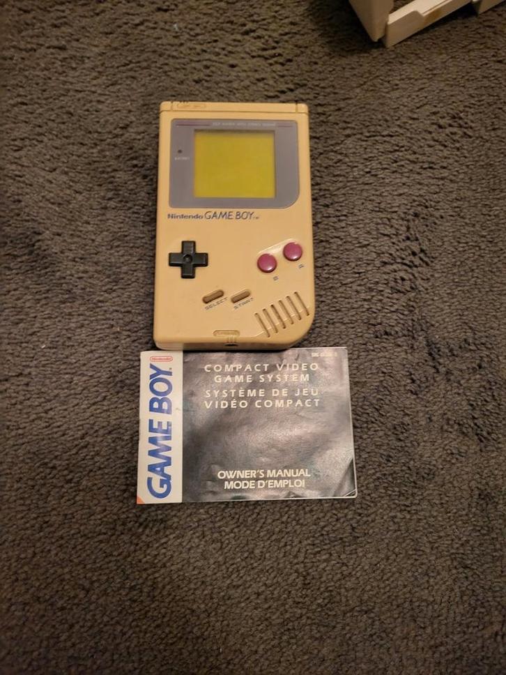 Game Boy classic: vergeeld maar gaat wel aan, Spelcomputers en Games, Spelcomputers | Nintendo Game Boy, Niet werkend, Ophalen of Verzenden