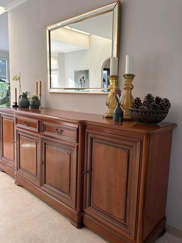 Grote Massief Houten Dressoir – Klassiek Design beschikbaar voor biedingen