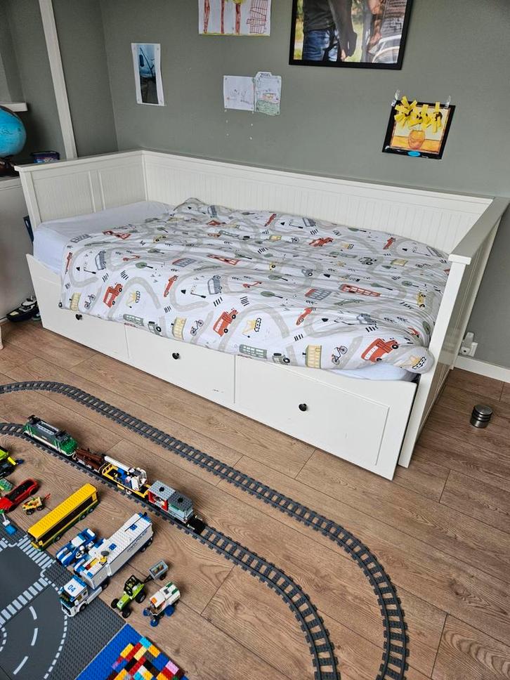 Wit Hemnes bed wit uitschuifbaar 200x80, Kinderen en Baby's, Kinderkamer | Bedden, Gebruikt, 180 cm of meer, 85 tot 100 cm, Matras