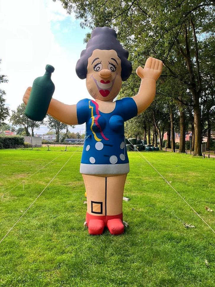 Tekoop Shara opblaas pop 3 meter, Hobby en Vrije tijd, Feestartikelen | Verhuur, Gebruikt, Carnaval, Ophalen