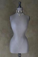 Antieke wespentaille paspop met duivenborst, Ophalen of Verzenden