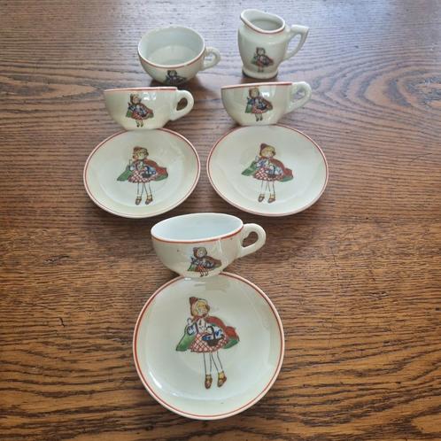 Kinderserviesje oud, roodkapje, onderdelen, Antiek en Kunst, Antiek | Servies los, Ophalen of Verzenden
