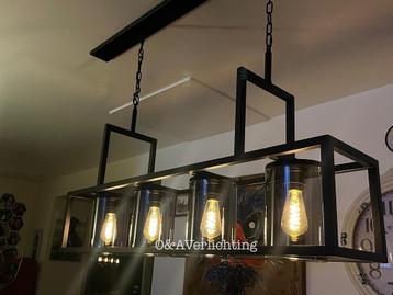 Industri
el Hanglamp met Glazen Details beschikbaar voor biedingen