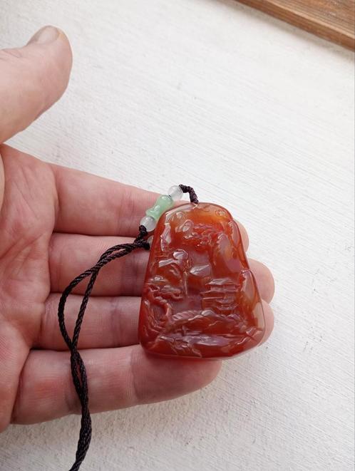 Natuurlijke Agaat gelukshanger 'Landschap met tempel', Sieraden, Tassen en Uiterlijk, Kettinghangers, Nieuw, Steen of Mineraal