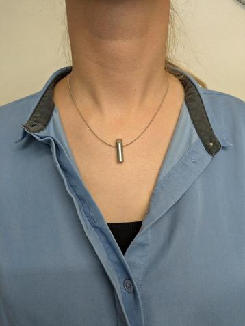 Stalen halsketting met diamant hanger beschikbaar voor biedingen