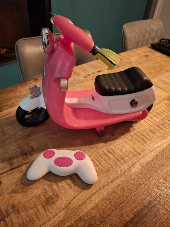 Baby born scooter met afstandbediening, Ophalen of Verzenden, Gebruikt, Babypop
