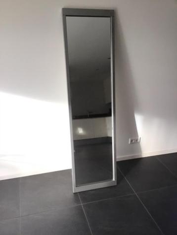 spiegel beschikbaar voor biedingen