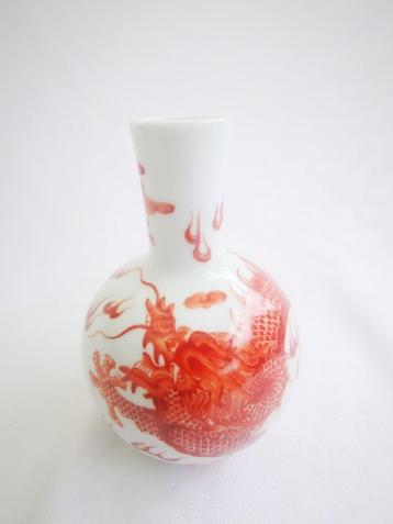 Jingdezhen Chinese porselein kunst vaas draken wolken krach beschikbaar voor biedingen