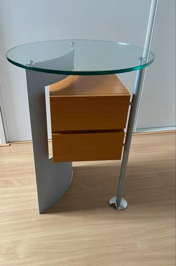 Design bijzettafeltje beschikbaar voor biedingen