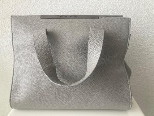 Fabiana Filippi grijze tas leather bag, Sieraden, Tassen en Uiterlijk, Tassen | Damestassen, Zo goed als nieuw, Handtas, Grijs