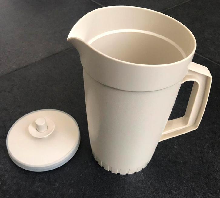 Tupperware schenkkan, sapkan 1,25 L. met afsluitbaar deksel, Huis en Inrichting, Keuken | Tupperware, Zo goed als nieuw, Ophalen of Verzenden