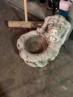 Betonnen drinkbak / plantenbak in de vorm van een hond, Ophalen of Verzenden, Gebruikt, Beton, Dierenbeeld