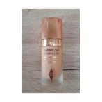 Charlotte Tilbury Airbrush Flawless Foundation: 5 Neutral, Gehele gezicht, Beige, Ophalen of Verzenden, Zo goed als nieuw