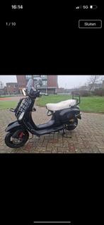 Vespa s50 brom, Fietsen en Brommers, Scooters | Vespa, Ophalen, Zo goed als nieuw